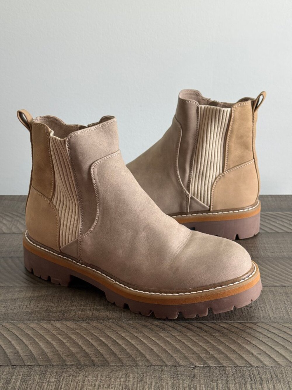 Bullboxer B-52 Ankle Lug Boots | Tan
 Chelsea Boots Women’s Size 8